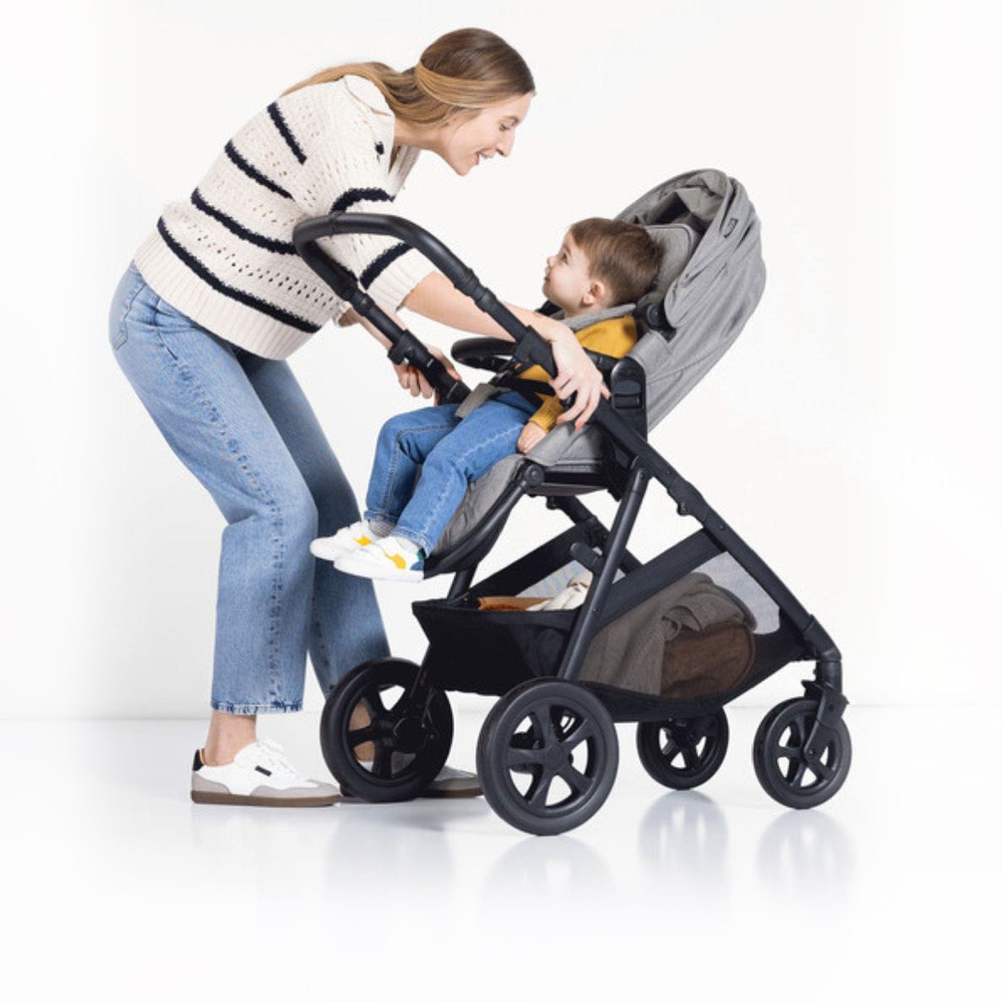 Graco Near2Me DLX Trio (Pushchair, Carrycot and Snuglite) in Ash Travel Systems GT1910AAASH000 5060624773808