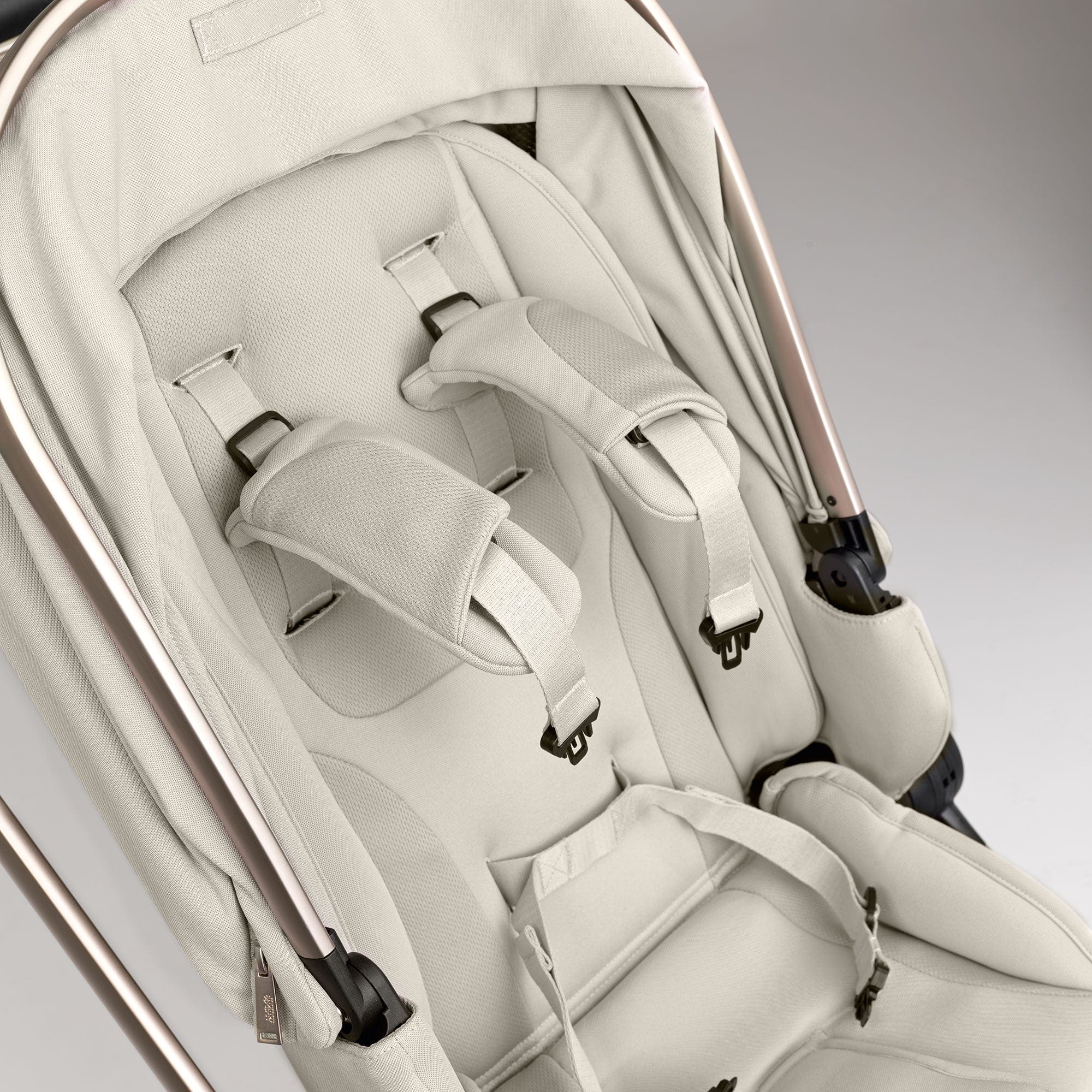 Mamas & Papas Vardo Complete Cybex Bundle in Shell Travel Systems